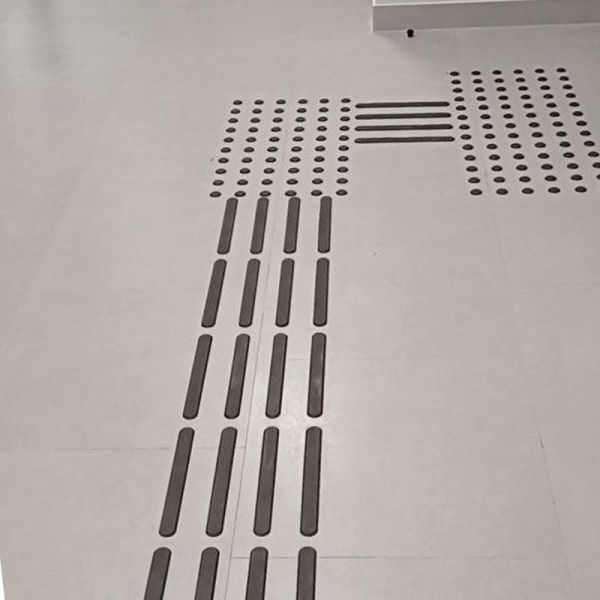 Тактильний індикатор гнучкий самоклеючий Ø33 мм "Конус" чорний