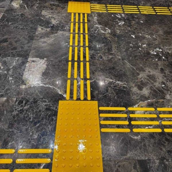 Поліуретанова самоклеюча тактильна плитка "Полоса" 300х300х3