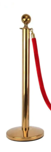 Золоті стійки з велюровим канатом для VIP-заходів
